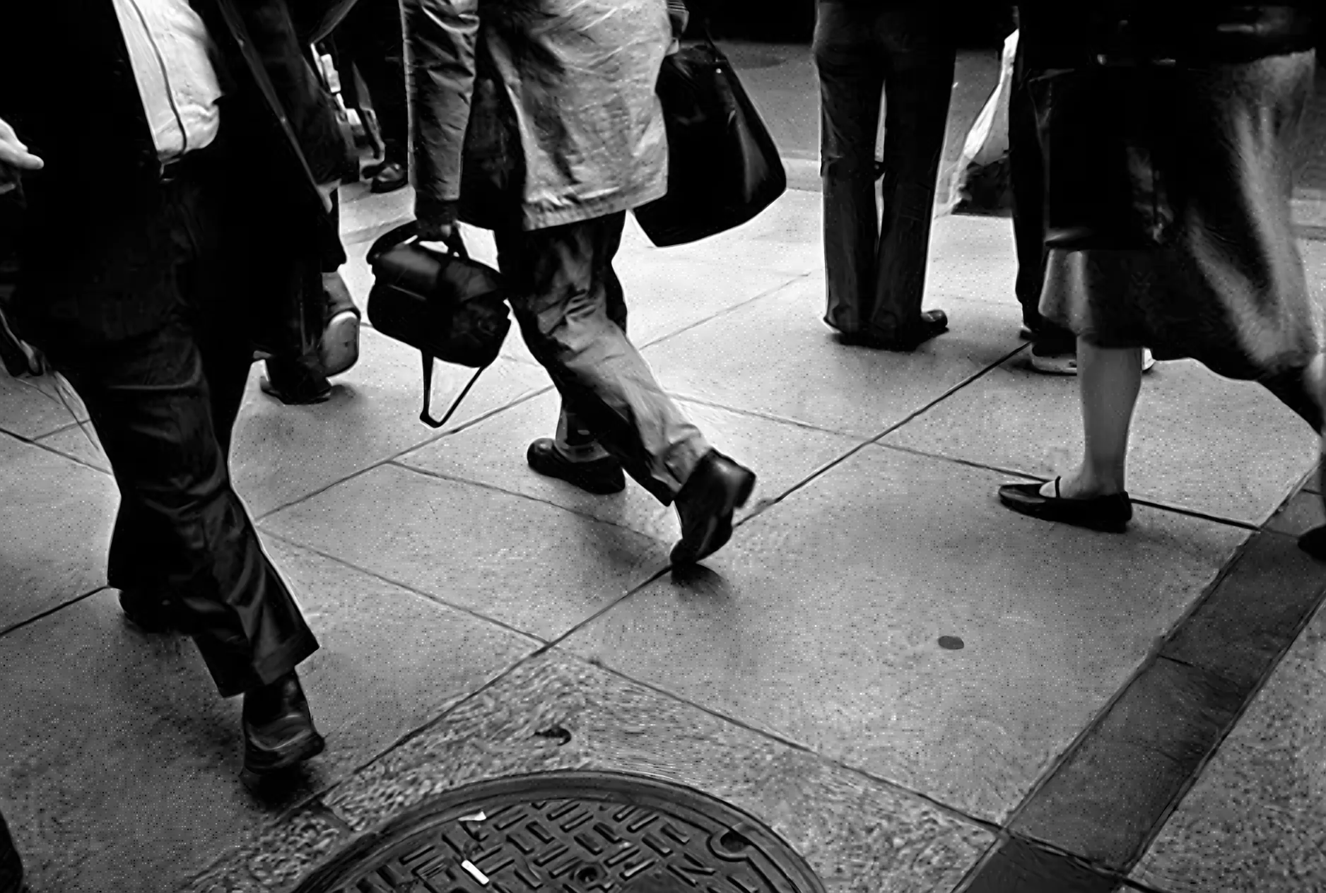 Ejecutivos caminando por la calle